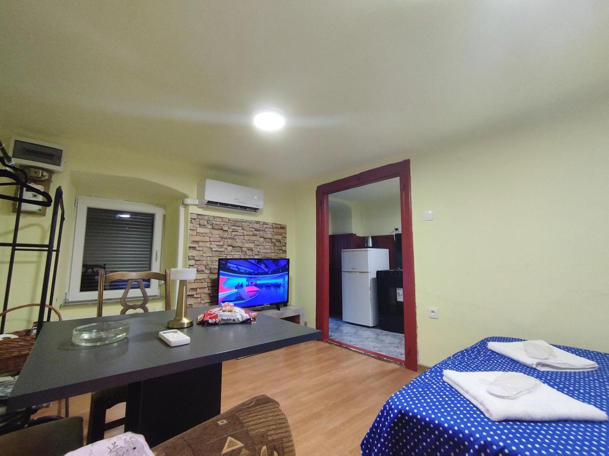 Heli Budget Condo Rijeka Exteriör bild